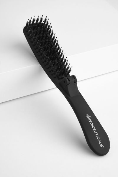 Mediceuticals Scalpro&trade; mini szczotka do sk&oacute;ry głowy i włos&oacute;w, format podr&oacute;żny 56010 zdjęcia