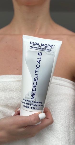 Mediceuticals Dual Moist&trade; &ndash; nawilżający i pielęgnujący krem do sk&oacute;ry rąk i ciała, 180 ml 56001 zdjęcia