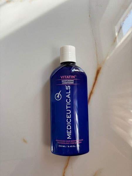 Mediceuticals Vitatin&trade; nawilżająca, nieobciążająca odżywka do włos&oacute;w dla kobiet, 250 ml 52005 zdjęcia