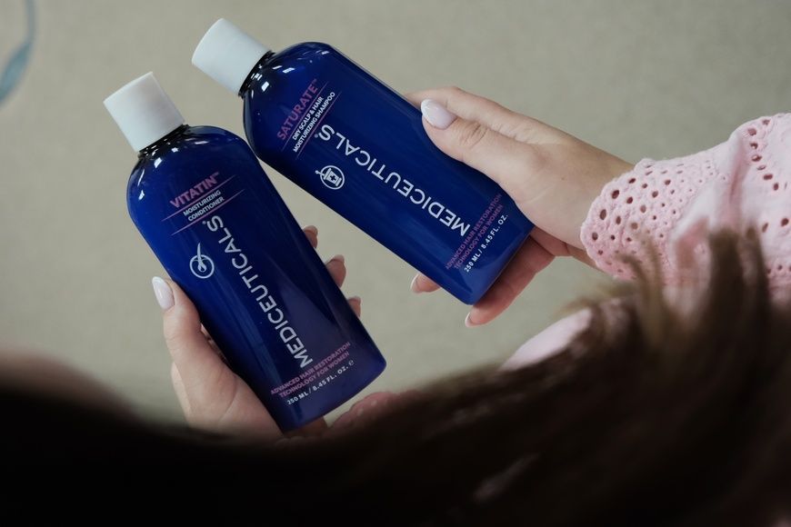 Mediceuticals zestaw do pielęgnacji suchych włos&oacute;w i sk&oacute;ry głowy z tendencją do przerzedzania dla kobiet (Saturate&trade; 250ml, Vitatin&trade; 250ml, Cellagen&trade; 125ml) 52010 zdjęcia