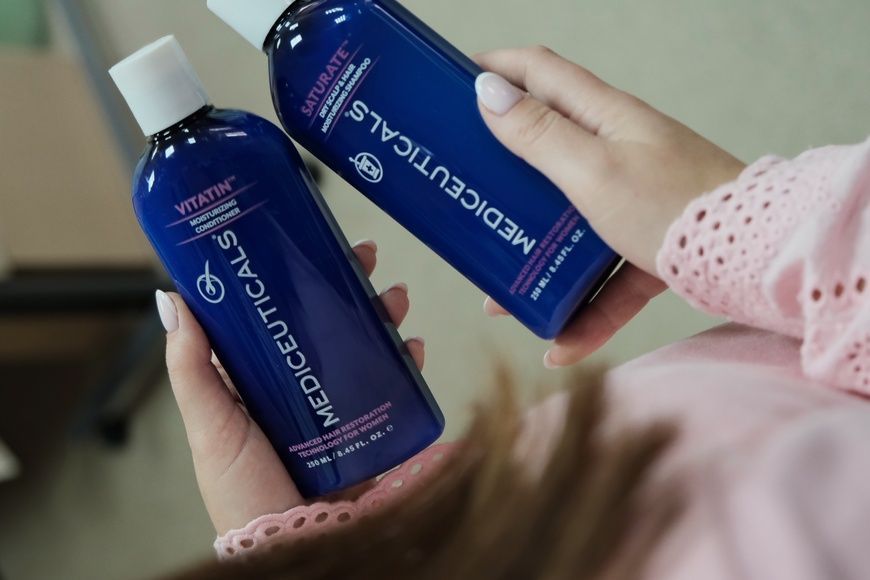 Mediceuticals zestaw do pielęgnacji suchych włos&oacute;w i sk&oacute;ry głowy z tendencją do przerzedzania dla kobiet (Saturate&trade; 250ml, Vitatin&trade; 250ml, Cellagen&trade; 125ml) 52010 zdjęcia