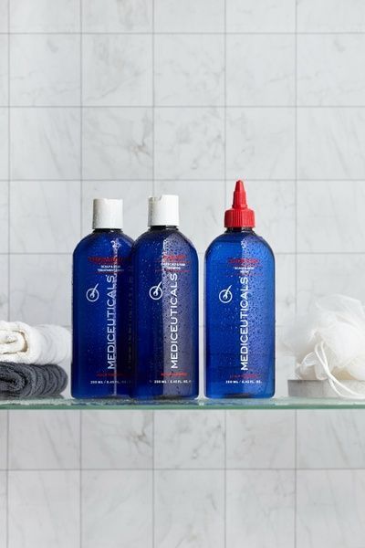 Mediceuticals Zestaw kosmetyk&oacute;w do tłustej sk&oacute;ry głowy (Sov-X&trade; 250ml, Therapeutic&trade; 250ml, TheraRx&trade; 250ml) 54012 zdjęcia